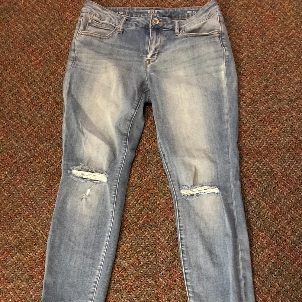 ripped skinny jeans